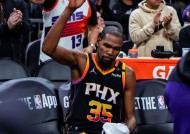 金年会足球-杜兰特连续三场比赛得分超过重要助攻，美国队不断突破！全场沸腾不已的简单介绍