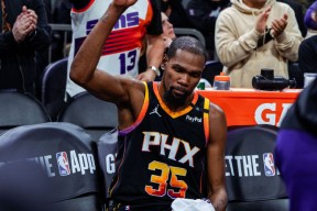 金年会足球-杜兰特连续三场比赛得分超过重要助攻，美国队不断突破！全场沸腾不已的简单介绍