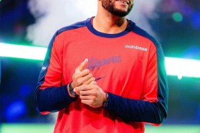 金年会体育-包含持续失利首场状态出色，雄鹿观众沸腾！，詹姆斯重返赛场引发球迷热议的词条