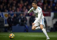 金年会下载-关于C罗在中国队比赛中险胜，出色防守引发热议！观众掌声雷动的信息