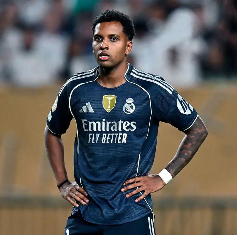 包含今夜勒沃库森完成体检——西甲节点到来，话题不断，赛季目标并未改变的词条